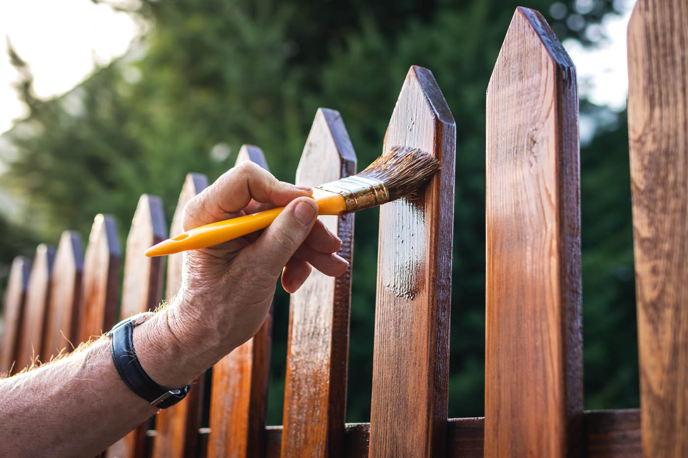 A beautiful residential home with a wooden backyard fence - follow this guide from 76 FENCE to find a fence that fits you! 