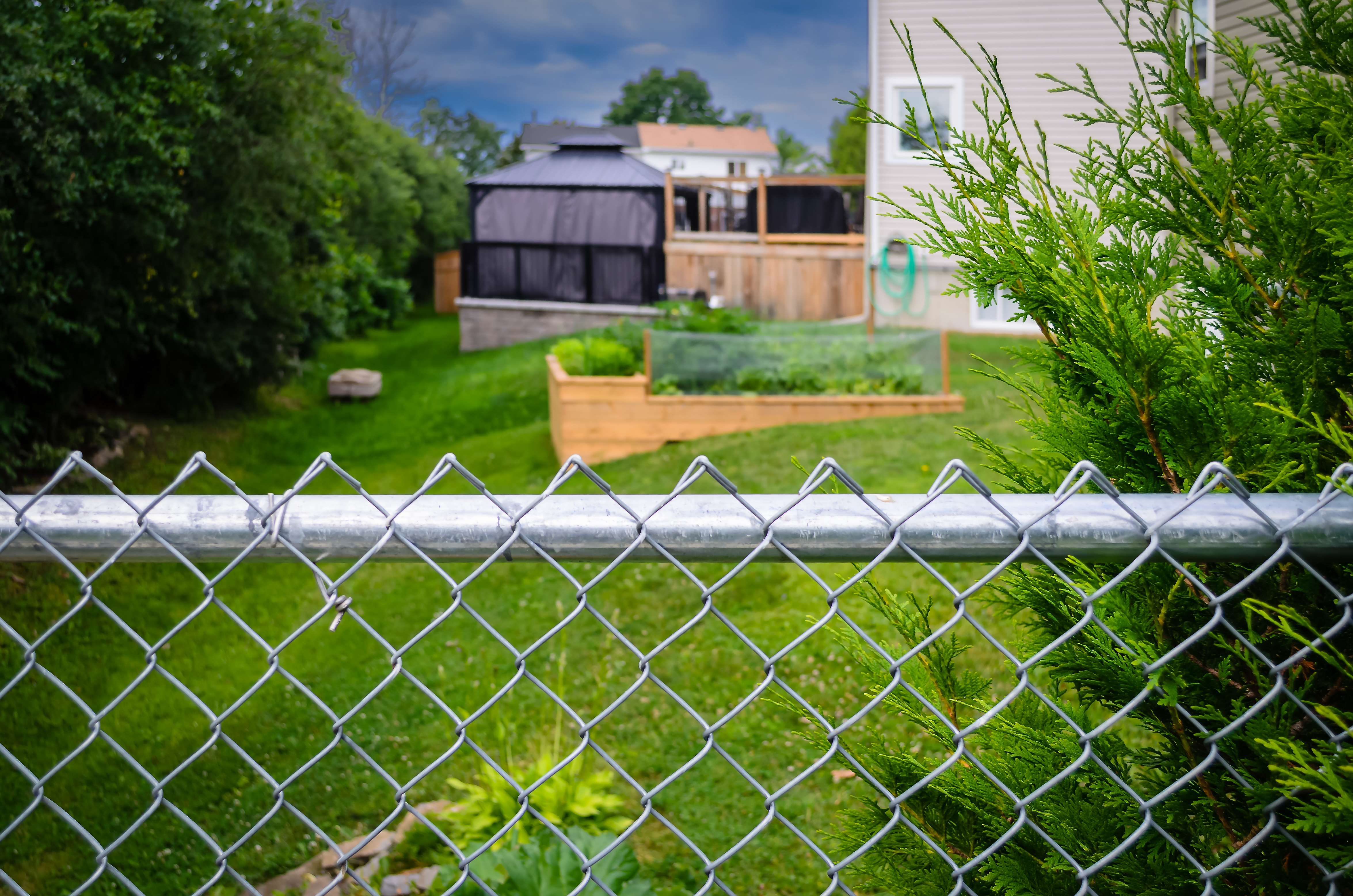 An image of a chain link fence installed by the 76 Fence North Nashville team.