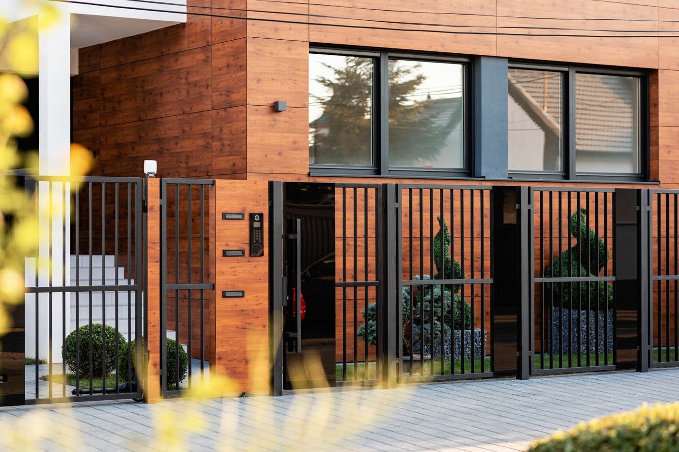 A beautiful new fence with gates and aluminum material, used for security purposes 76 FENCE Schaumburg.