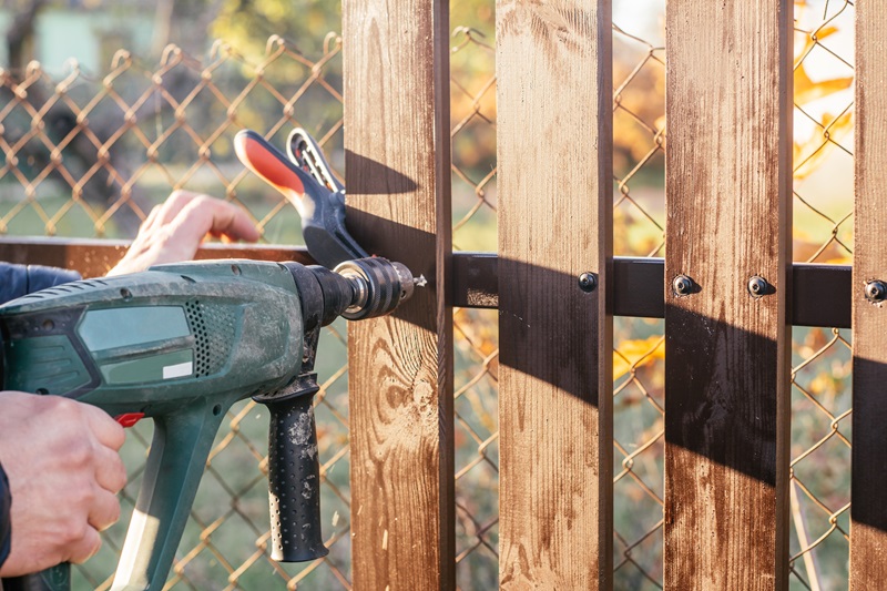 Fixing Broken Fence